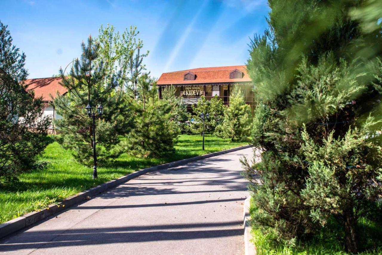 Park-Hotel Kidev Chubynske Exterior photo